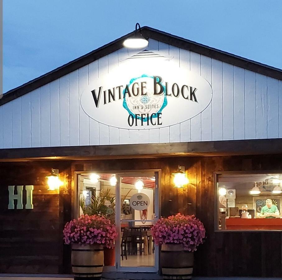 Vintage Block Inn & Suites Okoboji Buitenkant foto